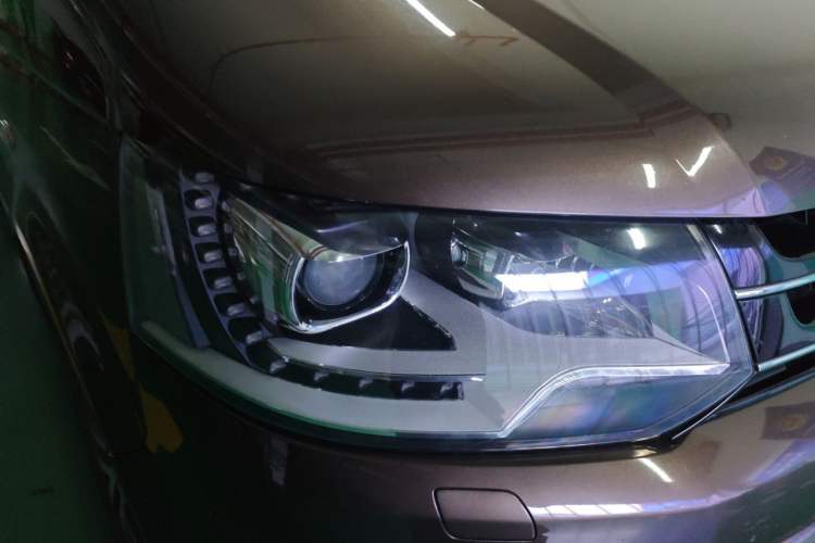 Used Volkswagen Multivan 2014 2.0 TSI Four-Wheel-Drive Executive Edition Right Front Headlight