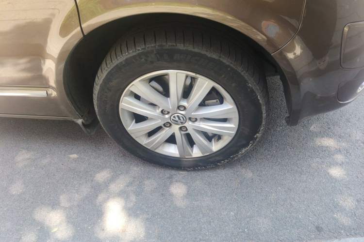 Used Volkswagen Multivan  Right Front Wheel Hub
