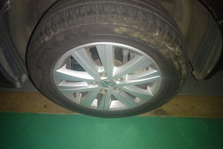 Used Volkswagen Multivan 2014 2.0 TSI Four-Wheel-Drive Executive Edition Right Front Wheel Hub