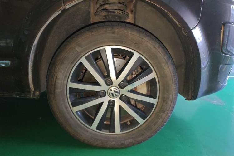 Used Volkswagen Multivan 2014 2.0 TSI Four-Wheel-Drive Executive Edition Right Front Wheel Hub