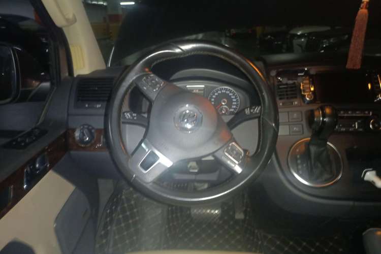 Used Volkswagen Multivan 2014 2.0 TSI Four-Wheel-Drive Executive Edition Steering Wheel