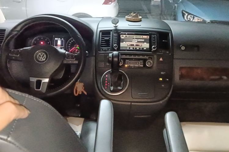 Used Volkswagen Multivan 2014 2.0 TSI Four-Wheel-Drive Executive Edition Center Console