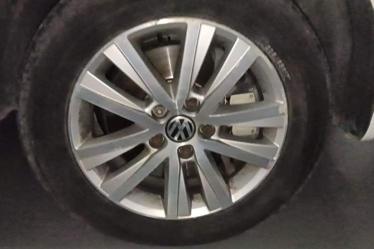 Used Volkswagen Multivan 2014 2.0 TSI Four-Wheel-Drive Executive Edition Right Front Wheel Hub