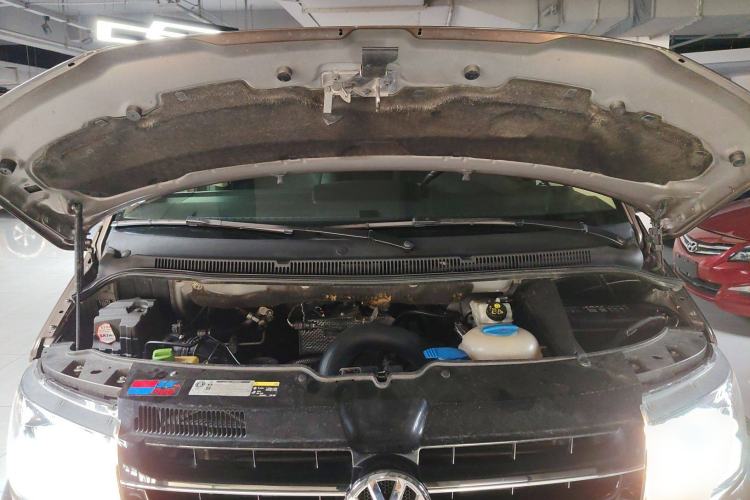 Used Volkswagen Multivan 2014 2.0 TSI Four-Wheel-Drive Executive Edition Engine Bay