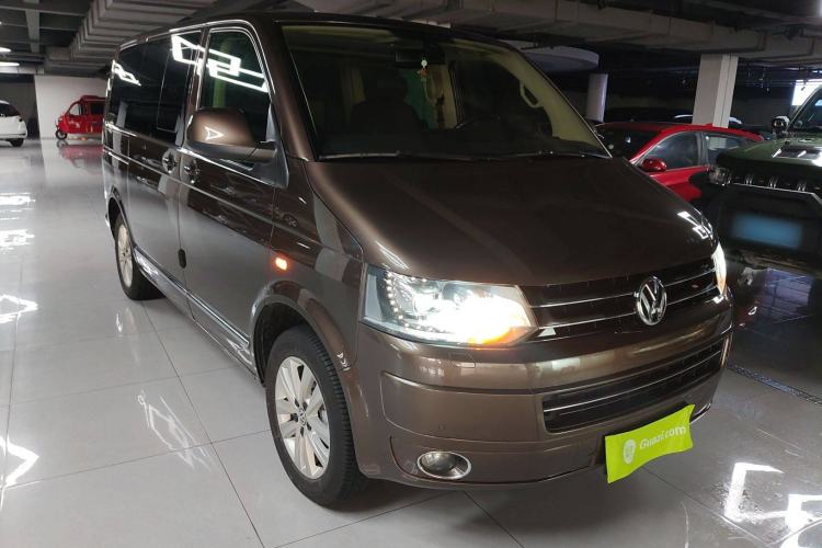 Used Volkswagen Multivan 2014 2.0 TSI Four-Wheel-Drive Executive Edition Front Right 45 Deg