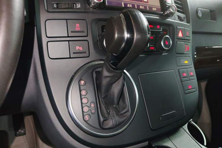 Used Volkswagen Multivan 2014 2.0 TSI Four-Wheel-Drive Executive Edition Gear Lever