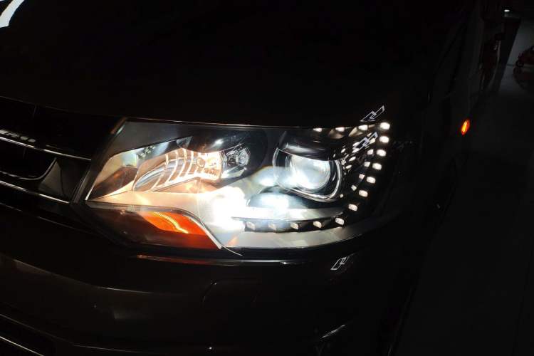 Used Volkswagen Multivan 2014 2.0 TSI Four-Wheel-Drive Executive Edition Left Front Headlight