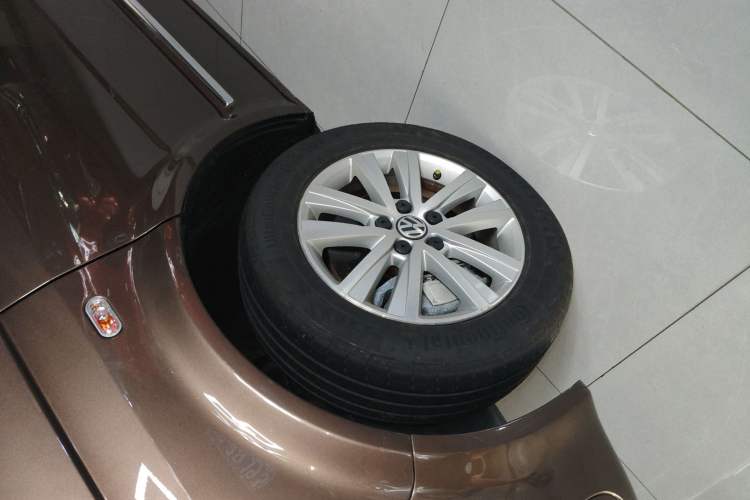 Used Volkswagen Multivan 2014 2.0 TSI Four-Wheel-Drive Executive Edition Left Front Wheel Hub