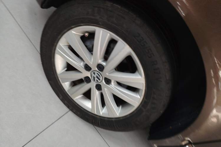 Used Volkswagen Multivan 2014 2.0 TSI Four-Wheel-Drive Executive Edition Right Rear Wheel Hub