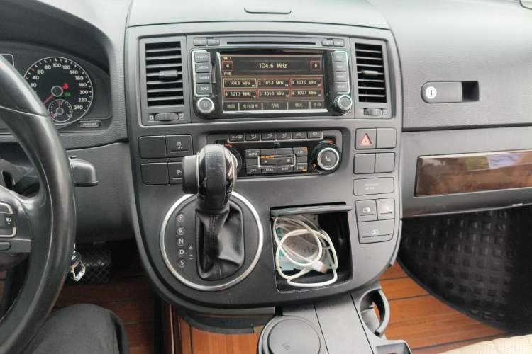 Used Volkswagen Multivan  Audio And AC Panel