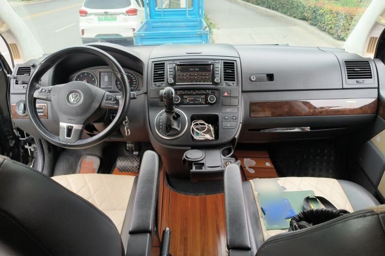 Used Volkswagen Multivan  Center Console