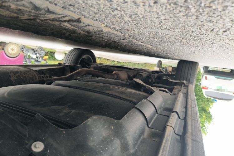 Used Volkswagen Multivan  Chassis Rear Left