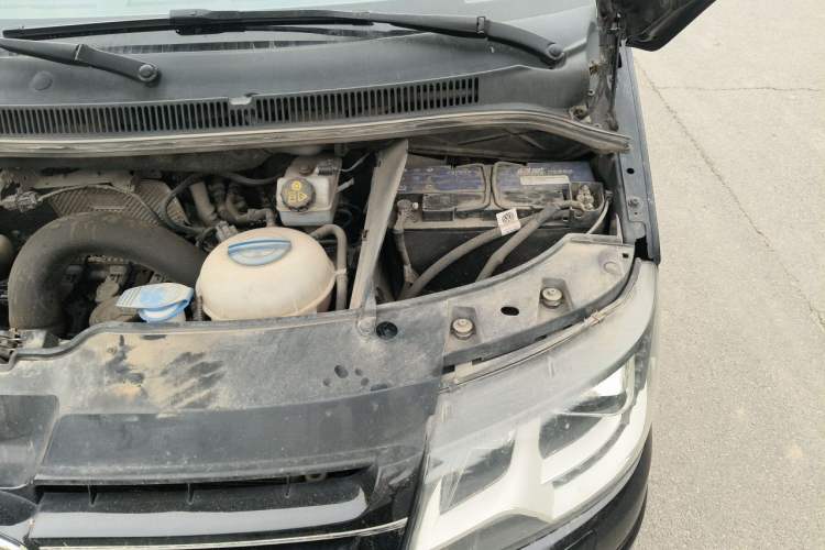 Used Volkswagen Multivan  Engine Bay Left