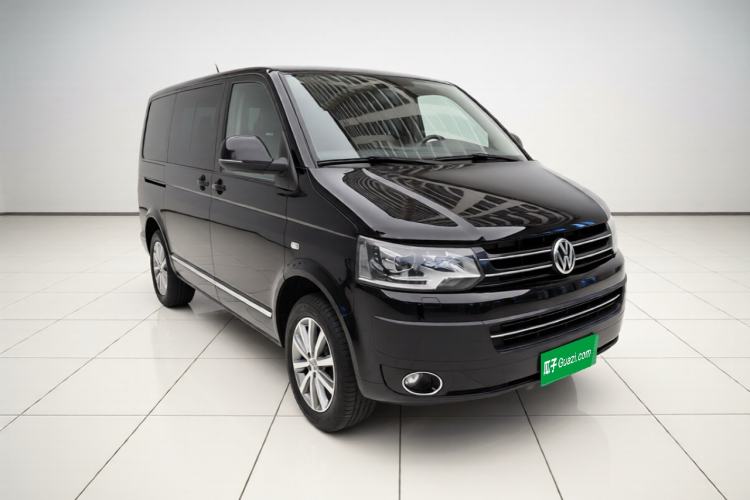 Used Volkswagen Multivan 2015 2.0 TSI Four-Wheel Drive 65th Anniversary Limited Edition Front Right 45 Deg