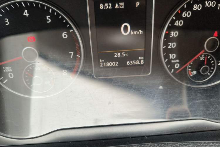 Used Volkswagen Multivan  Odometer Close Up