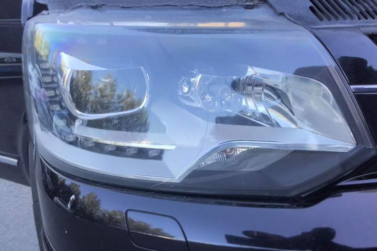 Used Volkswagen Multivan 2015 2.0 TSI Four-Wheel Drive 65th Anniversary Limited Edition Right Front Headlight