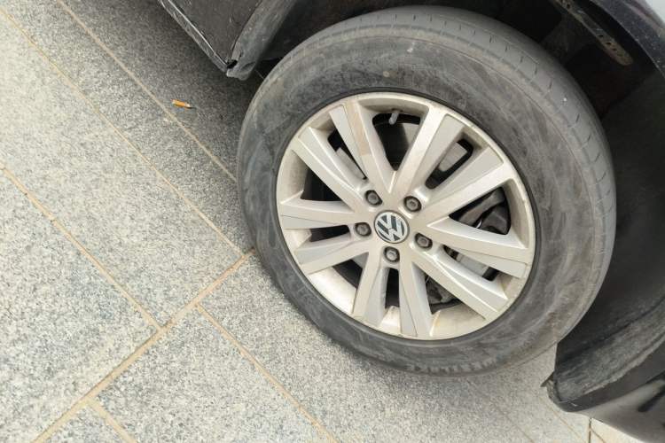 Used Volkswagen Multivan  Right Front Wheel Hub