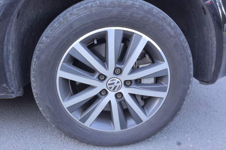 Used Volkswagen Multivan 2015 2.0 TSI Four-Wheel Drive 65th Anniversary Limited Edition Right Front Wheel Hub