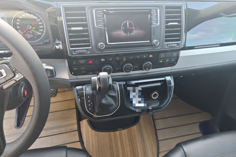 Used Volkswagen Multivan 2016 2.0 TSI 4x4 Premium Edition 7-Seater Audio And AC Panel