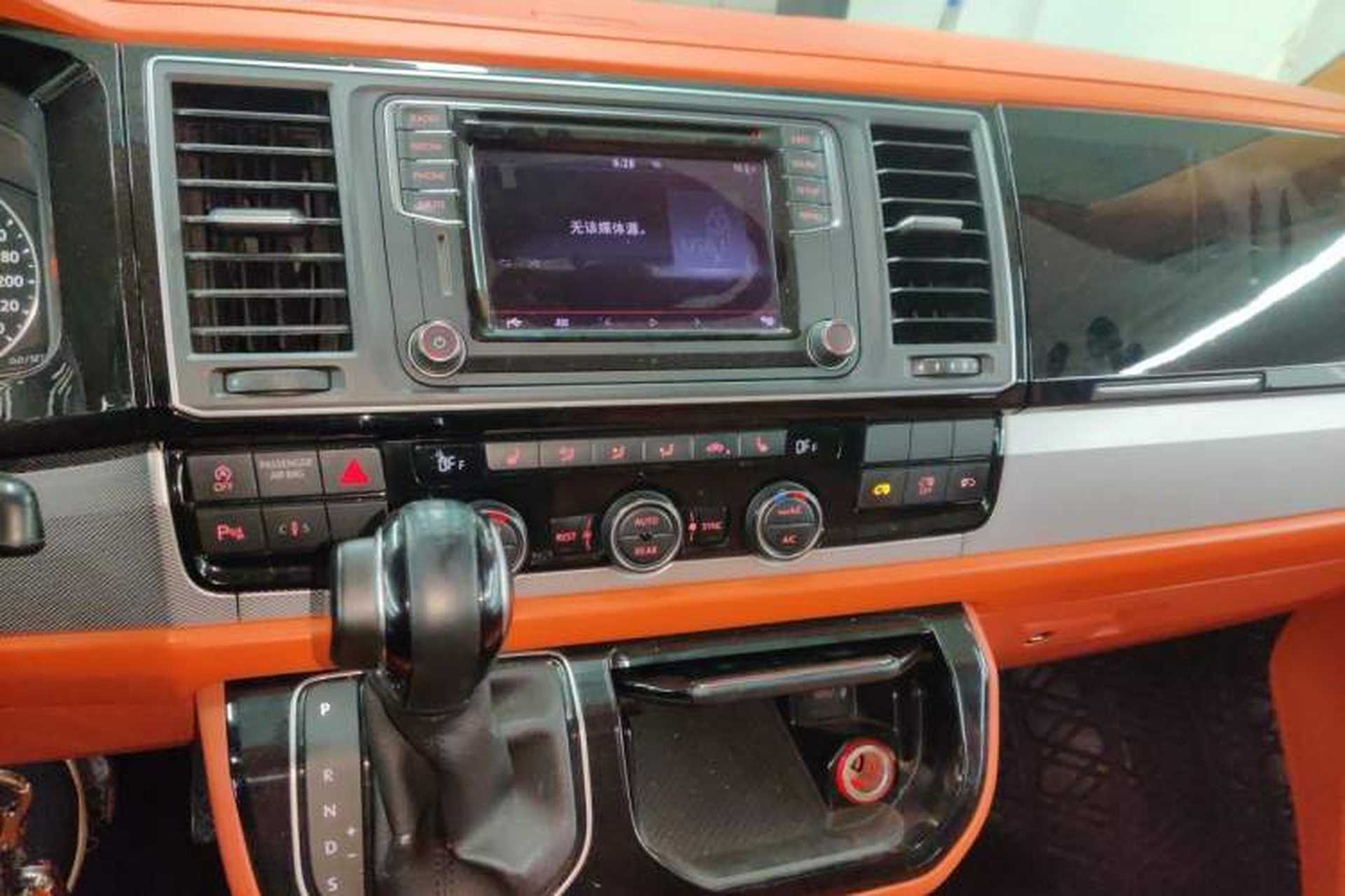 Used Volkswagen Multivan 2016 2.0 TSI Two-Wheel Drive Luxury Edition 7 Seats Audio And AC Panel