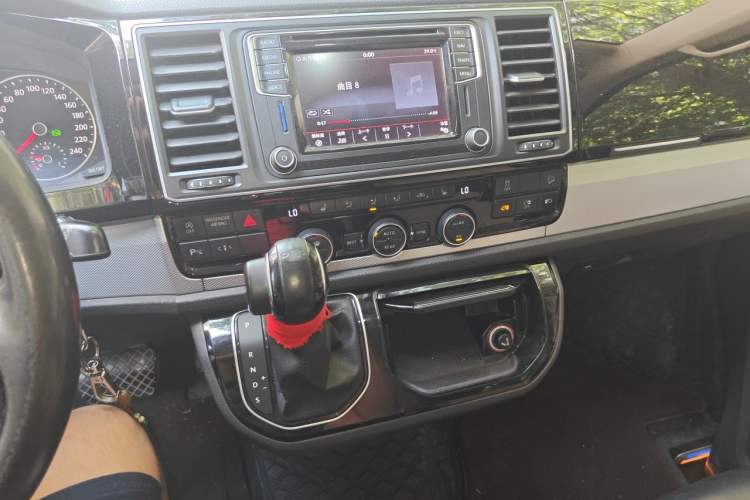 Used Volkswagen Multivan 2016 2.0 TSI 4x4 Premium Edition 7-Seater Audio And AC Panel