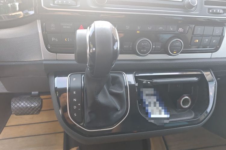 Used Volkswagen Multivan 2016 2.0 TSI 4x4 Premium Edition 7-Seater Gear Lever