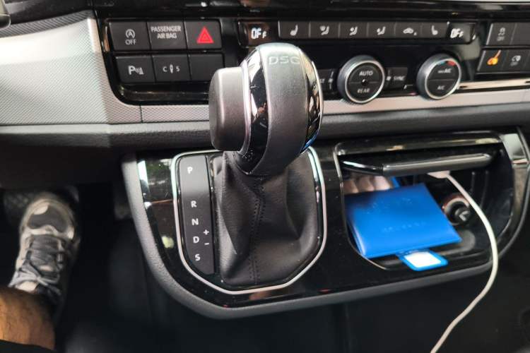 Used Volkswagen Multivan 2016 2.0 TSI 4x4 Premium Edition 7-Seater Gear Lever