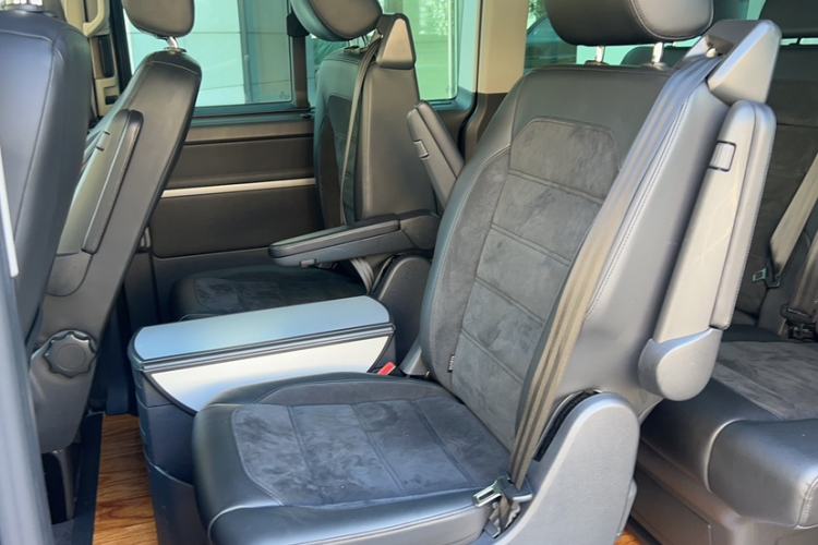 Used Volkswagen Multivan 2016 2.0 TSI Two-Wheel Drive Luxury Edition 7 Seats Interior 1