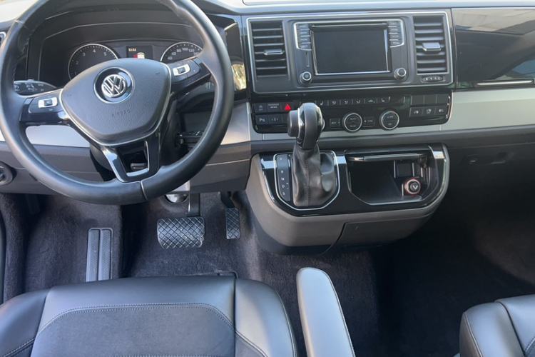 Used Volkswagen Multivan 2016 2.0 TSI Two-Wheel Drive Luxury Edition 7 Seats Interior 2