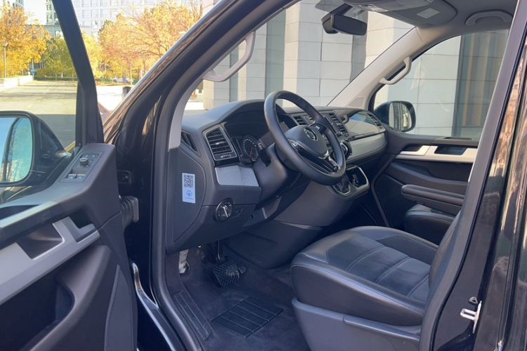 Used Volkswagen Multivan 2016 2.0 TSI Two-Wheel Drive Luxury Edition 7 Seats Interior 4