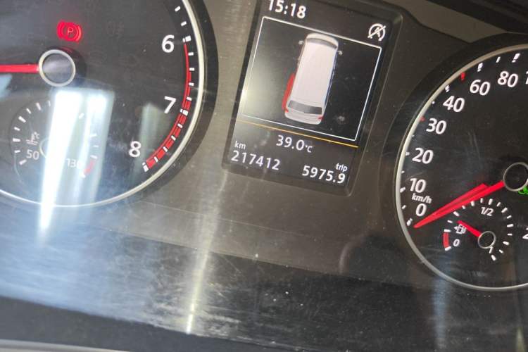 Used Volkswagen Multivan 2016 2.0 TSI 4x4 Premium Edition 7-Seater Odometer Close Up