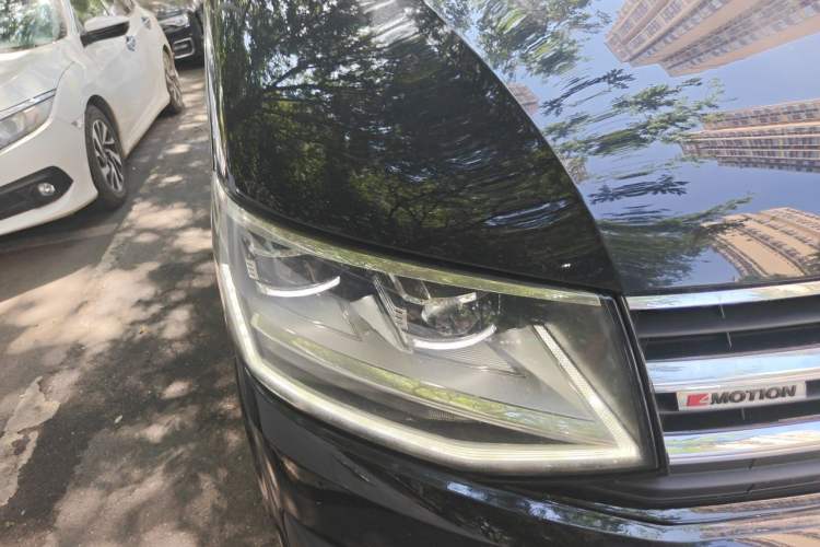 Used Volkswagen Multivan 2016 2.0 TSI 4x4 Premium Edition 7-Seater Right Front Headlight