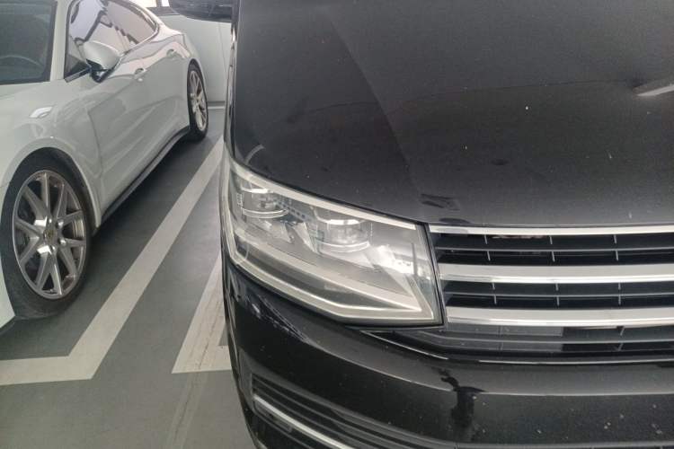 Used Volkswagen Multivan 2016 2.0 TSI Two-Wheel Drive Luxury Edition 7 Seats Right Front Headlight