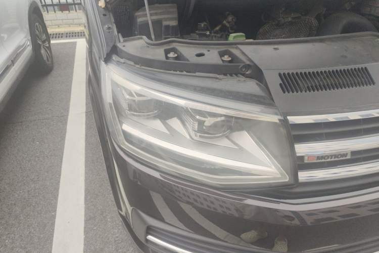 Used Volkswagen Multivan 2016 2.0 TSI 4x4 Premium Edition 7-Seater Right Front Headlight