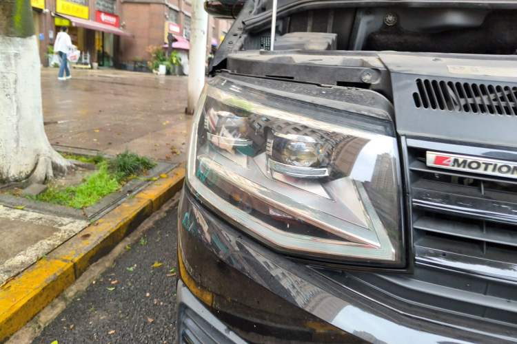 Used Volkswagen Multivan 2016 2.0 TSI 4x4 Premium Edition 7-Seater Right Front Headlight