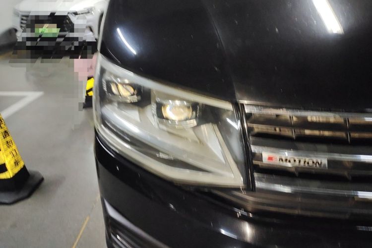 Used Volkswagen Multivan 2016 2.0 TSI Two-Wheel Drive Luxury Edition 6 Seats Right Front Headlight