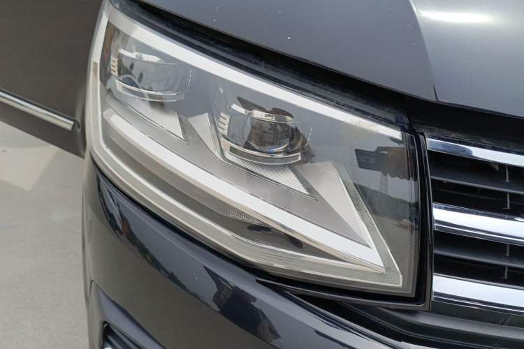 Used Volkswagen Multivan 2016 2.0 TSI 4x4 Premium Edition 7-Seater Right Front Headlight