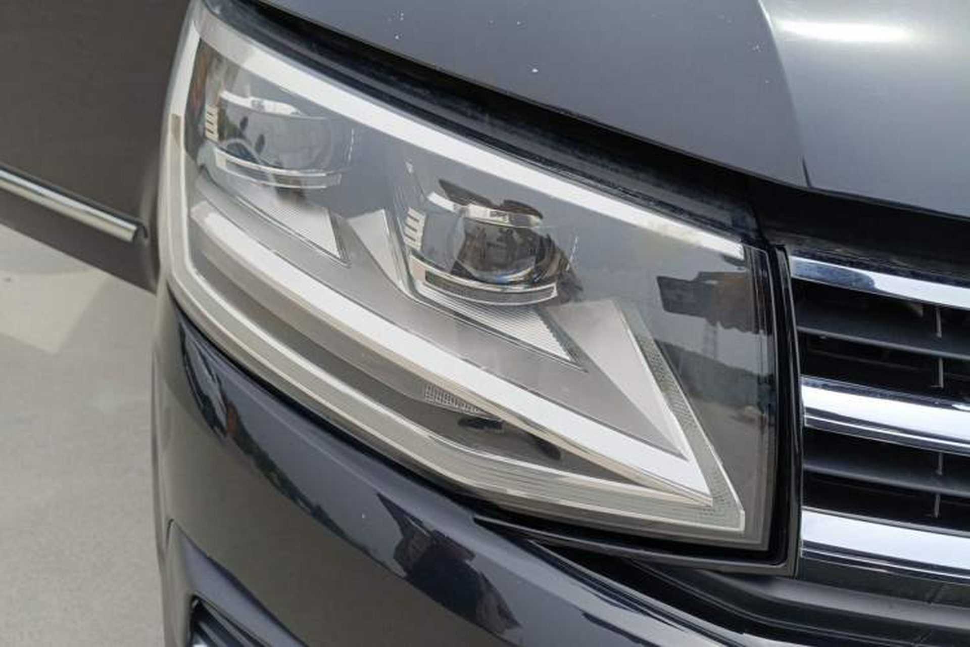 Used Volkswagen Multivan 2016 2.0 TSI 4x4 Premium Edition 7-Seater Right Front Headlight
