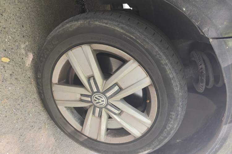Used Volkswagen Multivan 2016 2.0 TSI 4x4 Premium Edition 7-Seater Right Front Wheel Hub