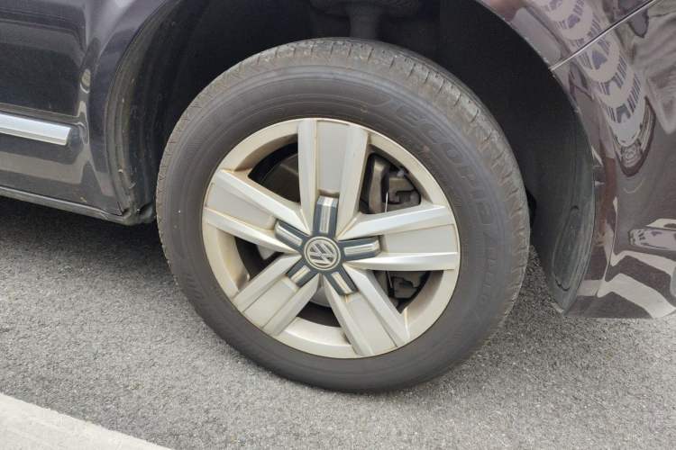 Used Volkswagen Multivan 2016 2.0 TSI 4x4 Premium Edition 7-Seater Right Front Wheel Hub