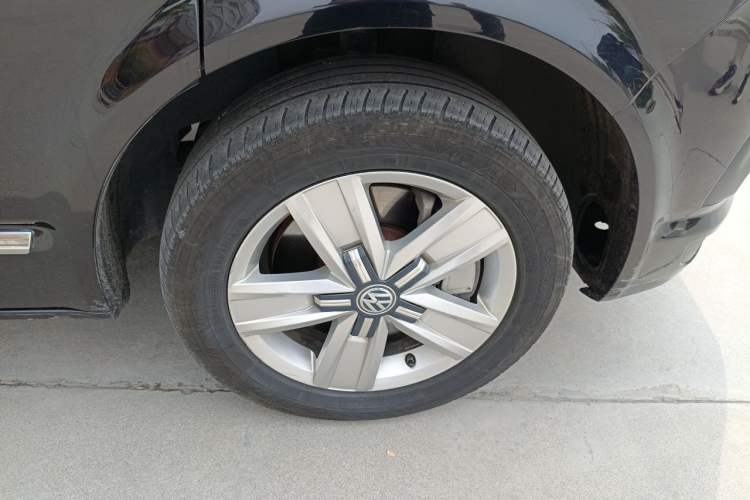 Used Volkswagen Multivan 2016 2.0 TSI 4x4 Premium Edition 7-Seater Right Front Wheel Hub