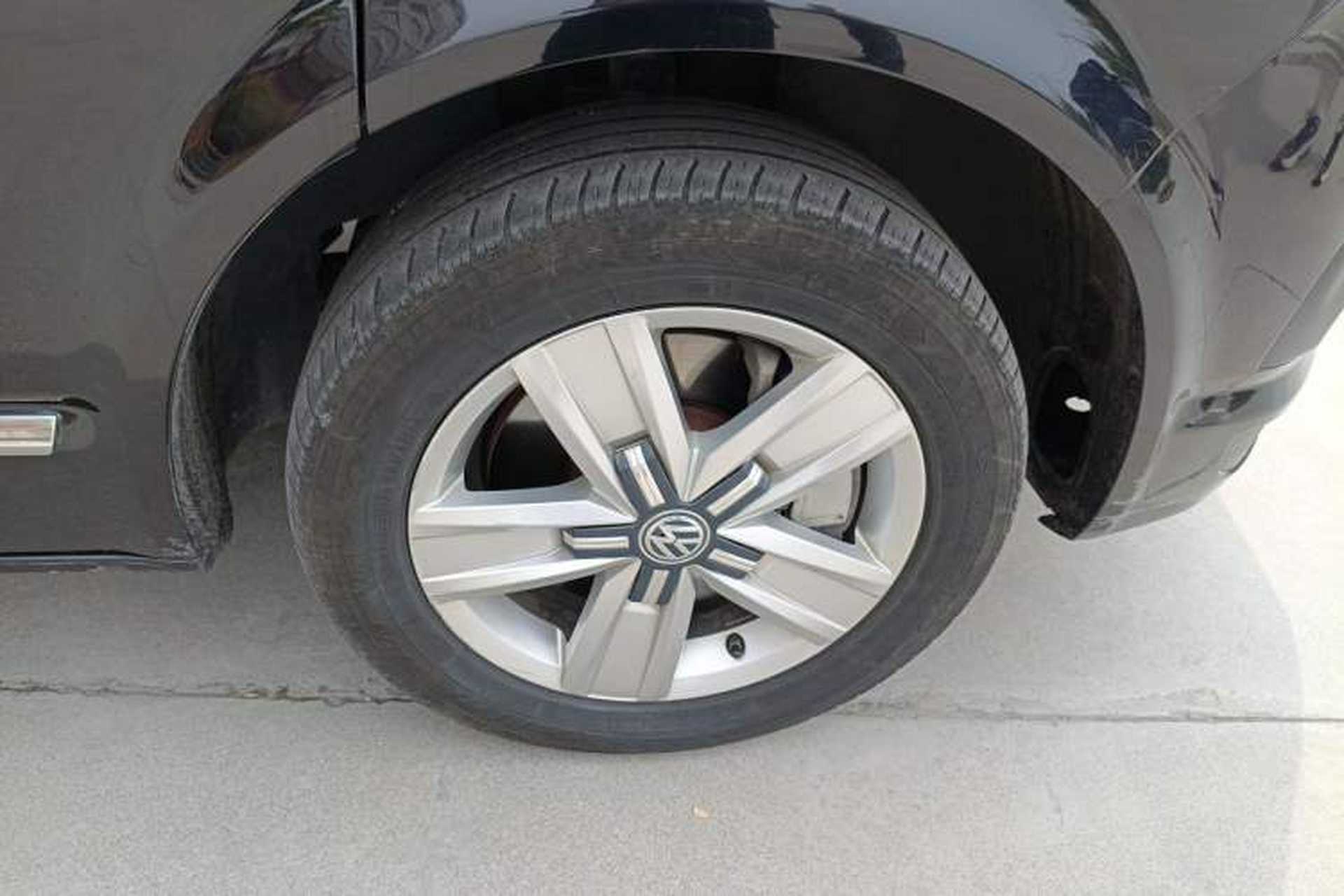 Used Volkswagen Multivan 2016 2.0 TSI 4x4 Premium Edition 7-Seater Right Front Wheel Hub