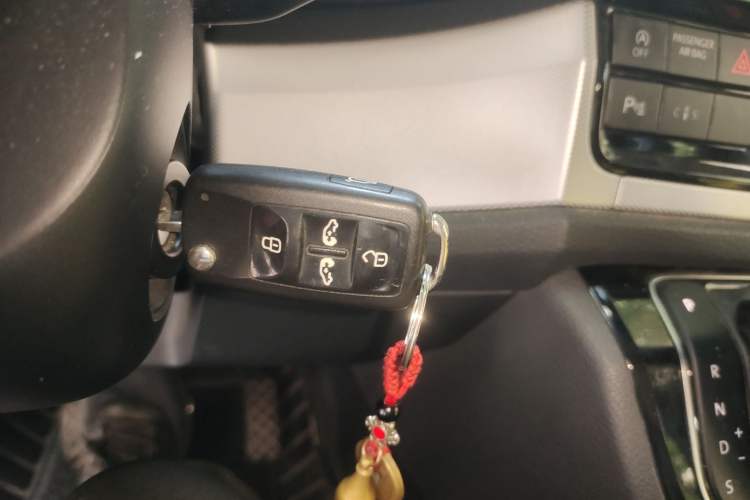 Used Volkswagen Multivan 2016 2.0 TSI Two-Wheel Drive Luxury Edition 7 Seats Vehicle Key