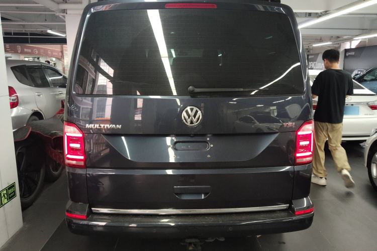 Used Volkswagen Multivan 2016 2.0 TSI Two-Wheel Drive Luxury Edition 7 Seats Exterior 4