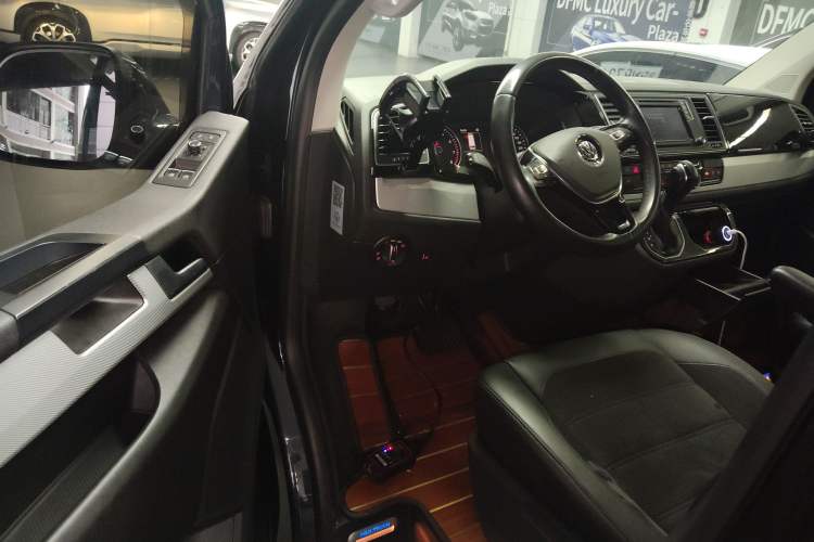 Used Volkswagen Multivan 2016 2.0 TSI Two-Wheel Drive Luxury Edition 7 Seats Interior 3