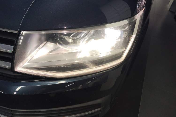 Used Volkswagen Multivan 2016 2.0 TSI Two-Wheel Drive Luxury Edition 7 Seats Left Front Headlight