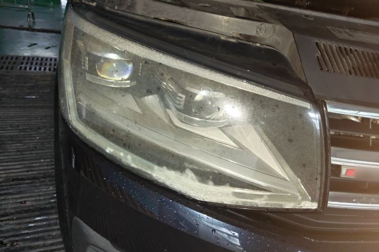 Used Volkswagen Multivan 2016 2.0 TSI 4x4 Premium Edition 7-Seater Right Front Headlight
