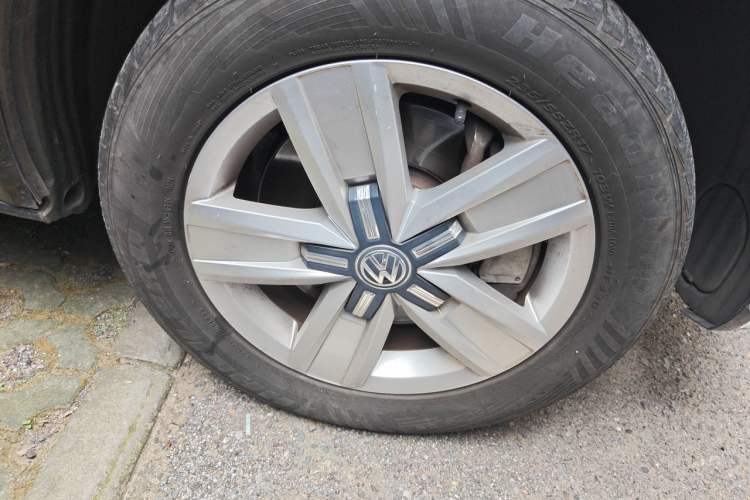 Used Volkswagen Multivan 2016 2.0 TSI Two-Wheel Drive Luxury Edition 7 Seats Right Front Wheel Hub