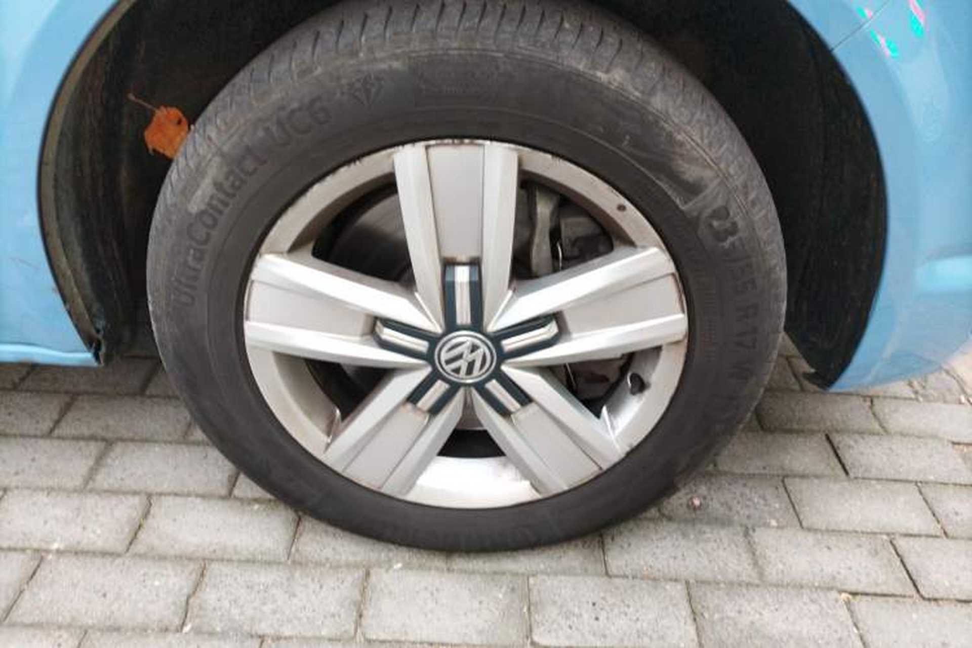Used Volkswagen Multivan 2016 2.0 TSI Two-Wheel Drive Luxury Edition 7 Seats Right Front Wheel Hub