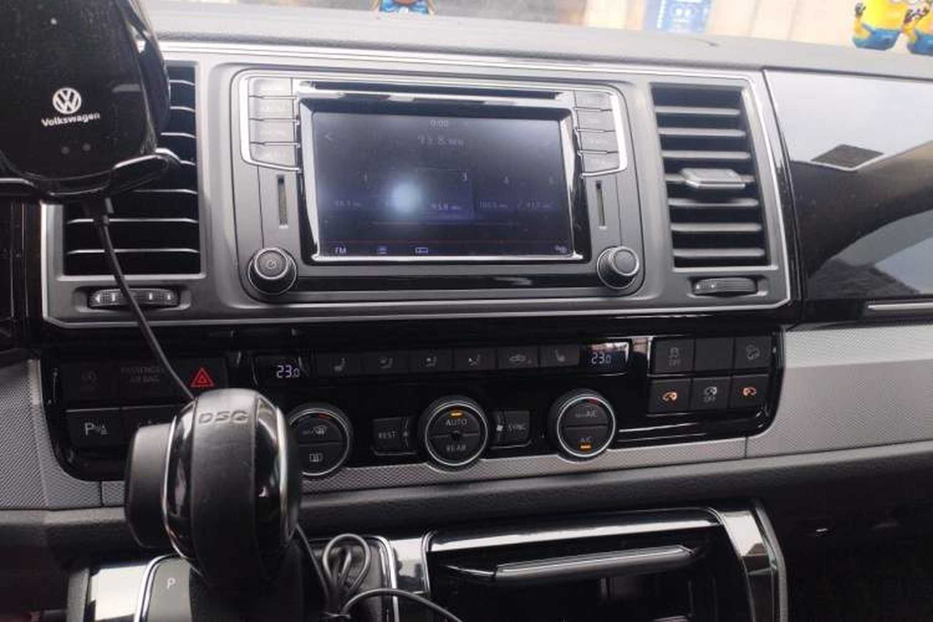 Used Volkswagen Multivan 2016 2.0 TSI 4x4 Premium Edition 7-Seater Audio And AC Panel
